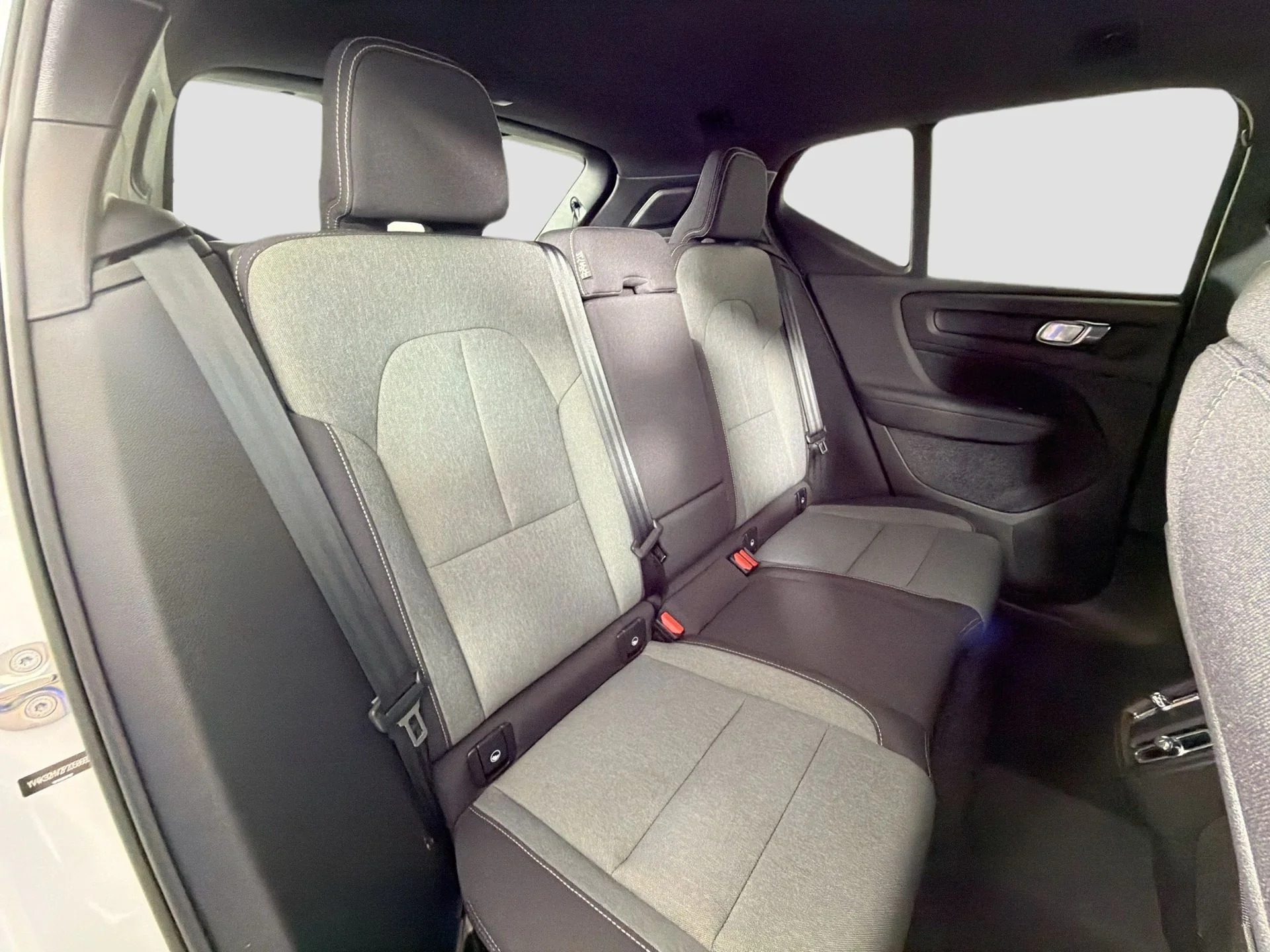 Certified Used 2023 Crystal White Volvo Core  image 25
