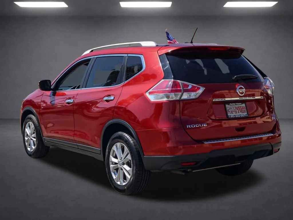 Used 2015 Red Nissan SV image 5