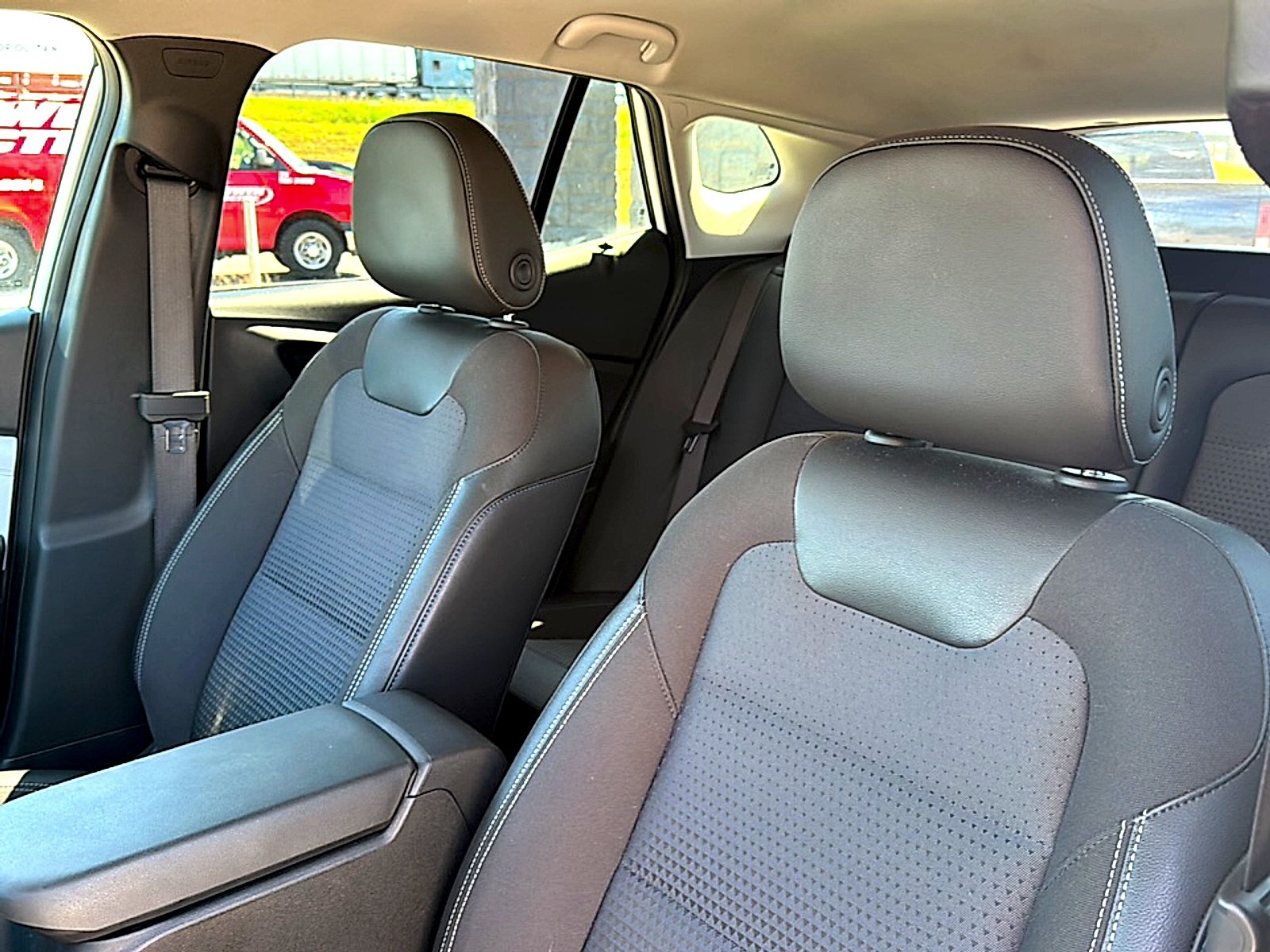 Used 2025 Summit White Chevrolet FWD LT image 14