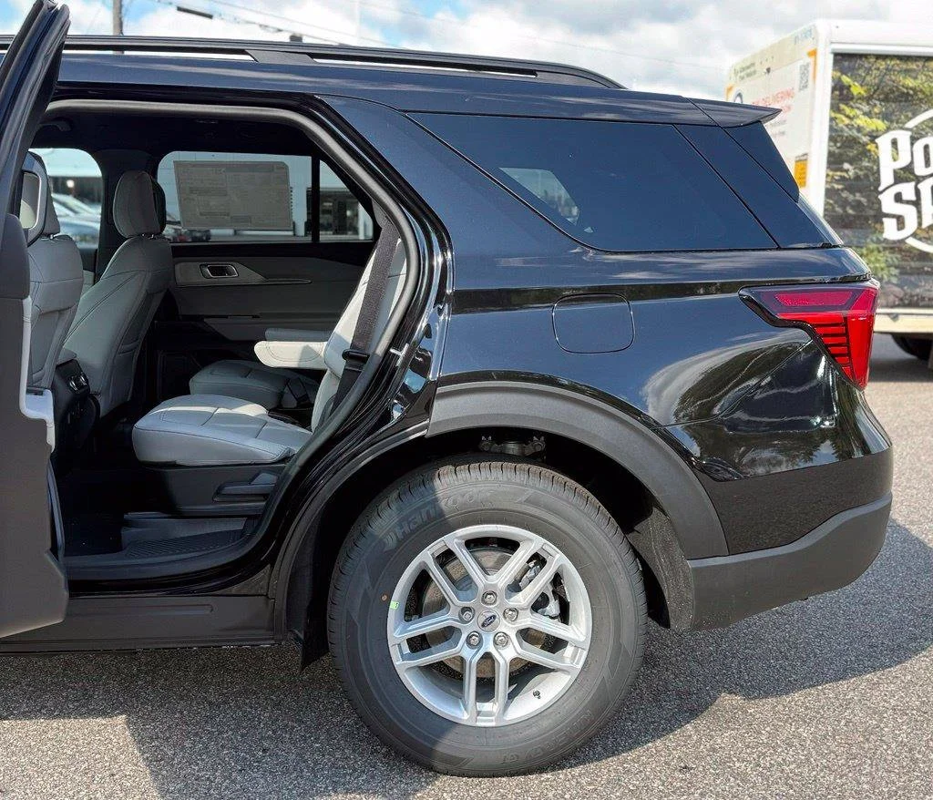 New 2027 Agate Black Metallic Ford Active image 31