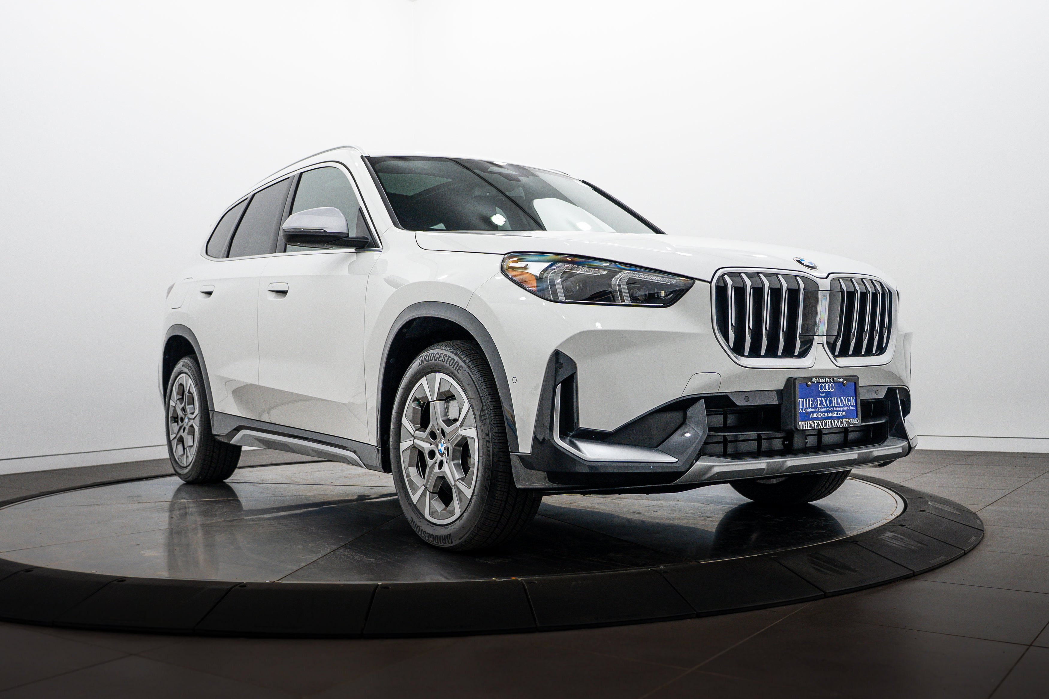 Used 2023 Alpine White BMW xDrive28i image 1