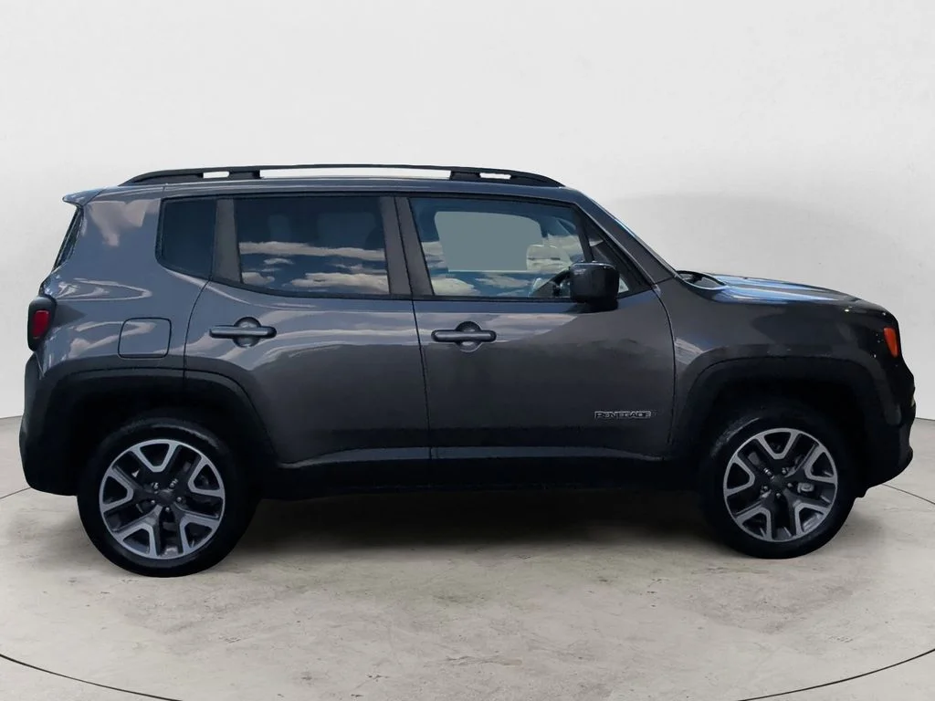 Used 2018 Gray Jeep Latitude image 6