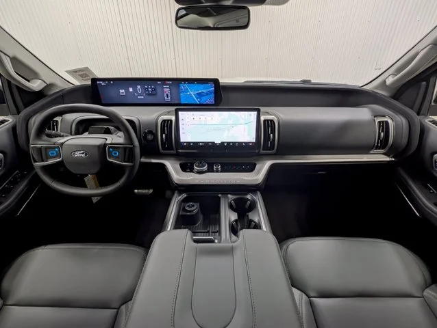 New 2027 Star White Metallic Tri-Coat Ford Active image 34