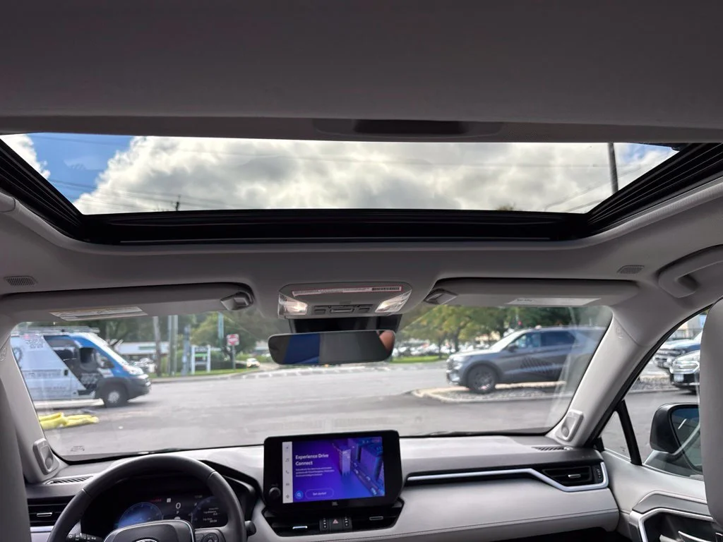 Used 2023  Toyota Limited image 21