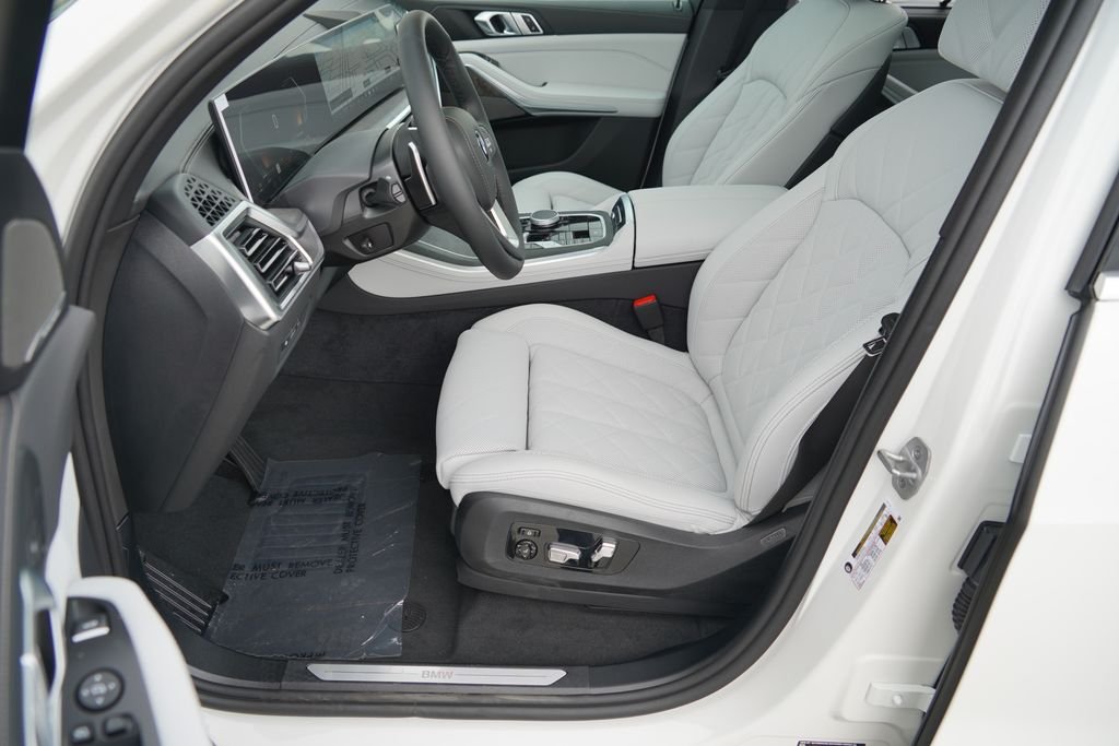 New 2026 Alpine White BMW sDrive40i image 9