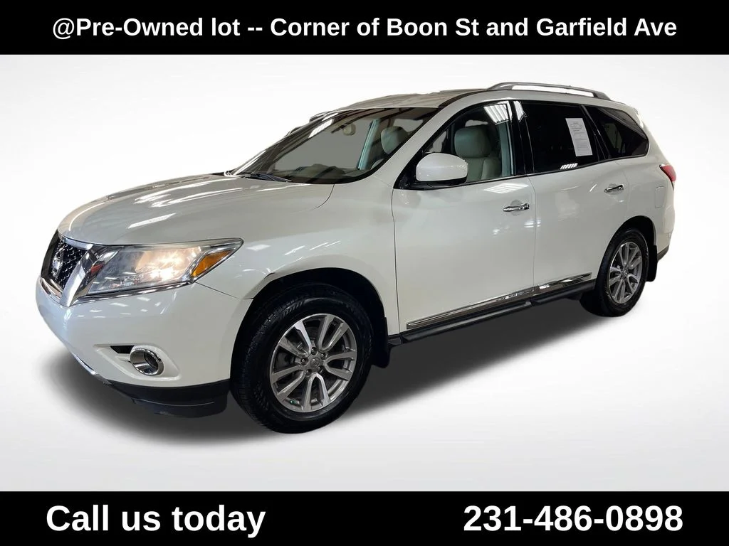 Used 2016 White Nissan SL image 1