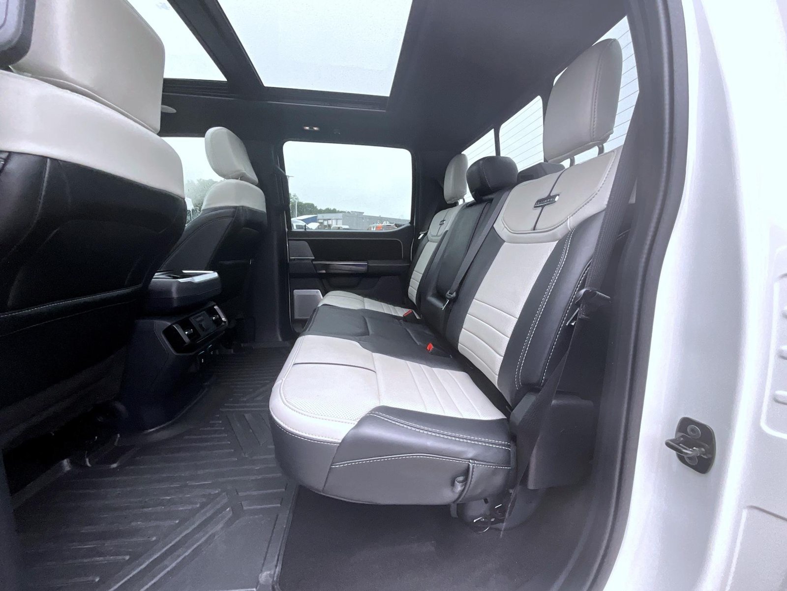 Used 2024 White Ford Platinum image 22