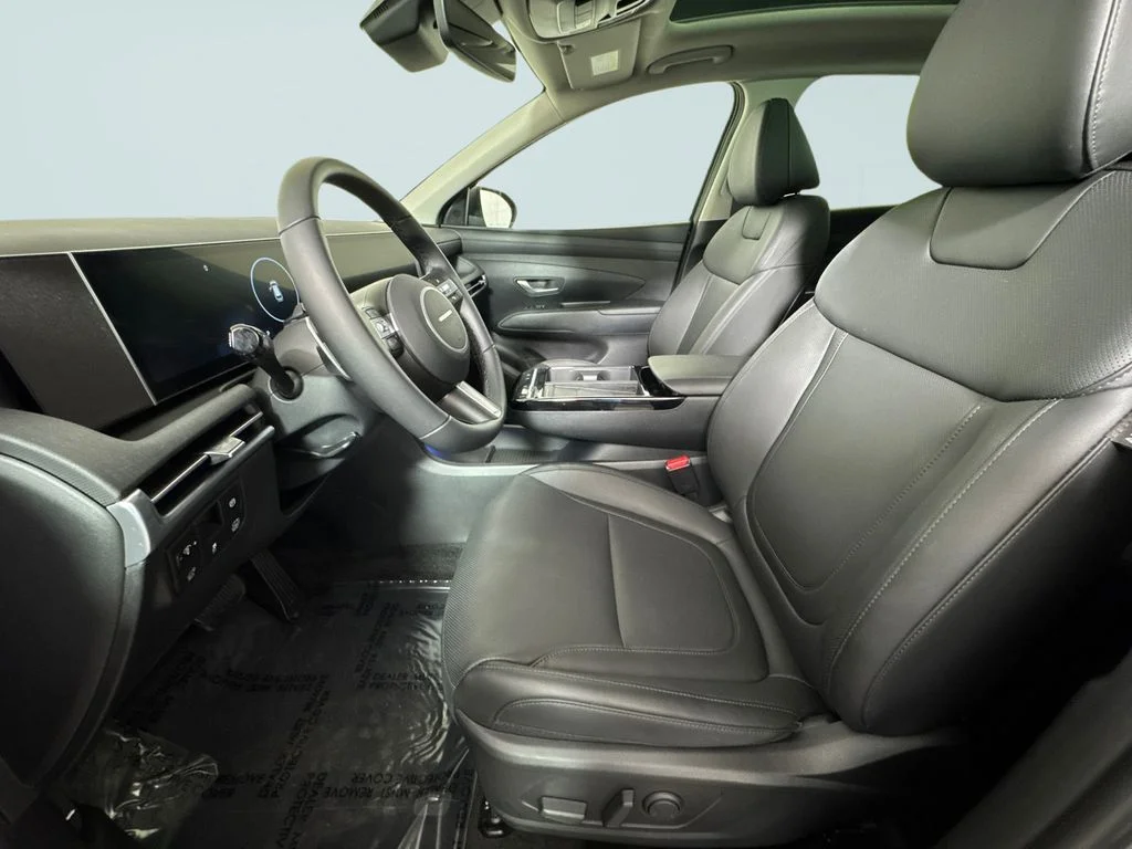 Used 2025 Gray Hyundai SEL Convenience image 6