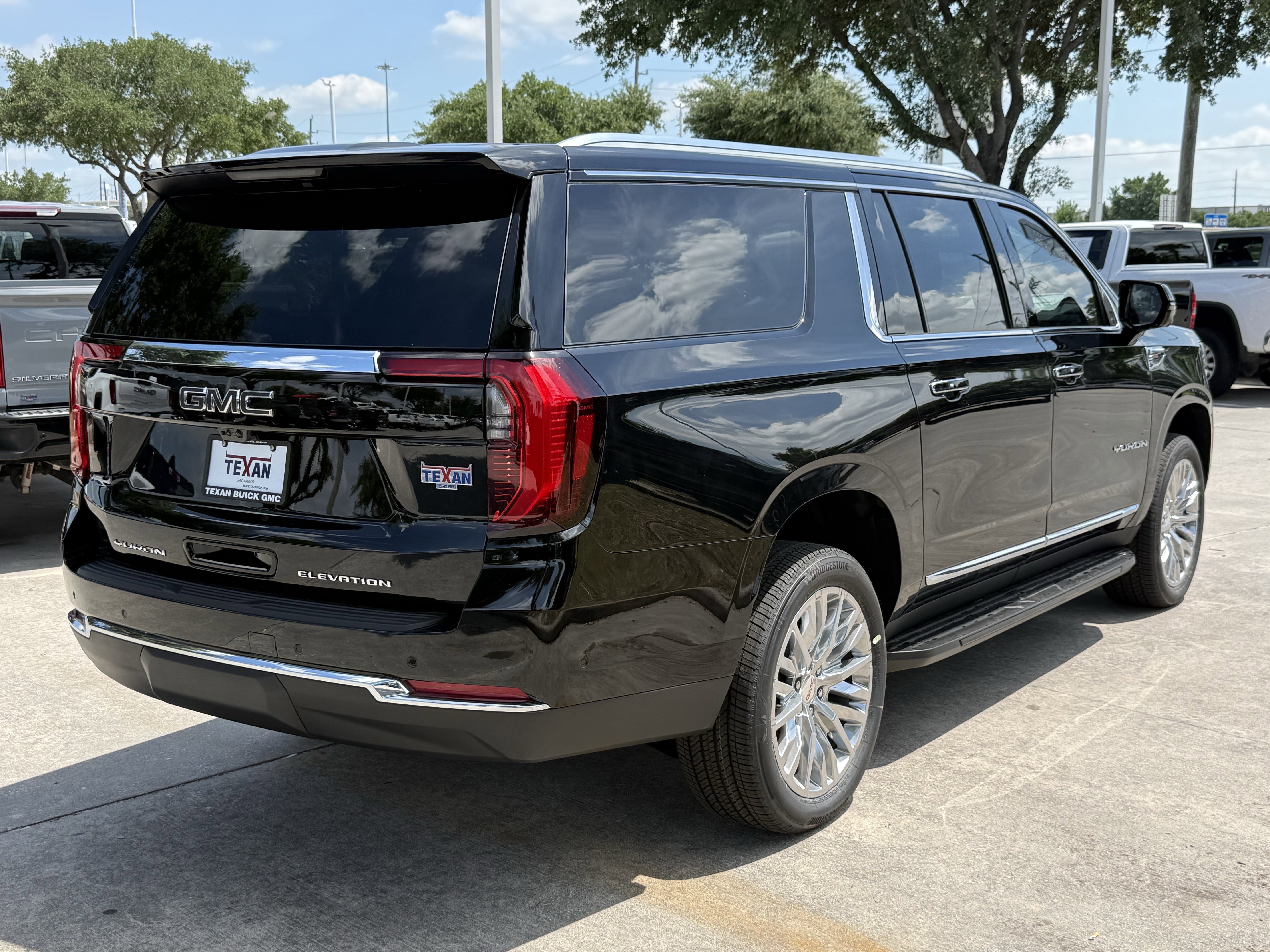 New 2026 Onyx Black GMC Elevation image 4