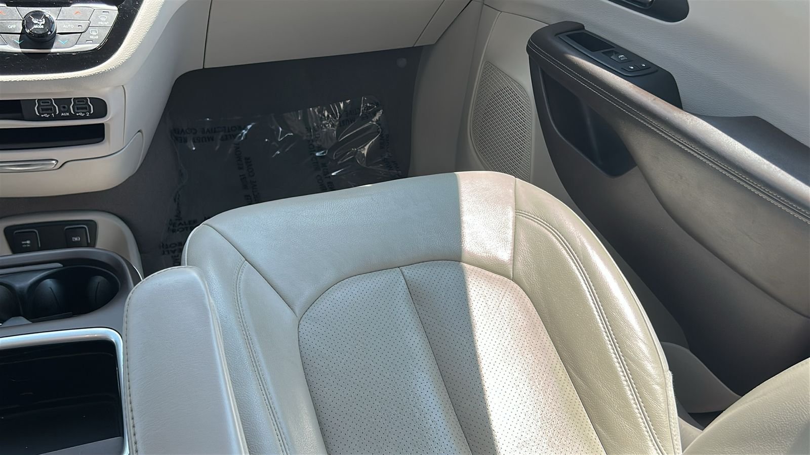 Used 2021 White Chrysler Touring L image 16