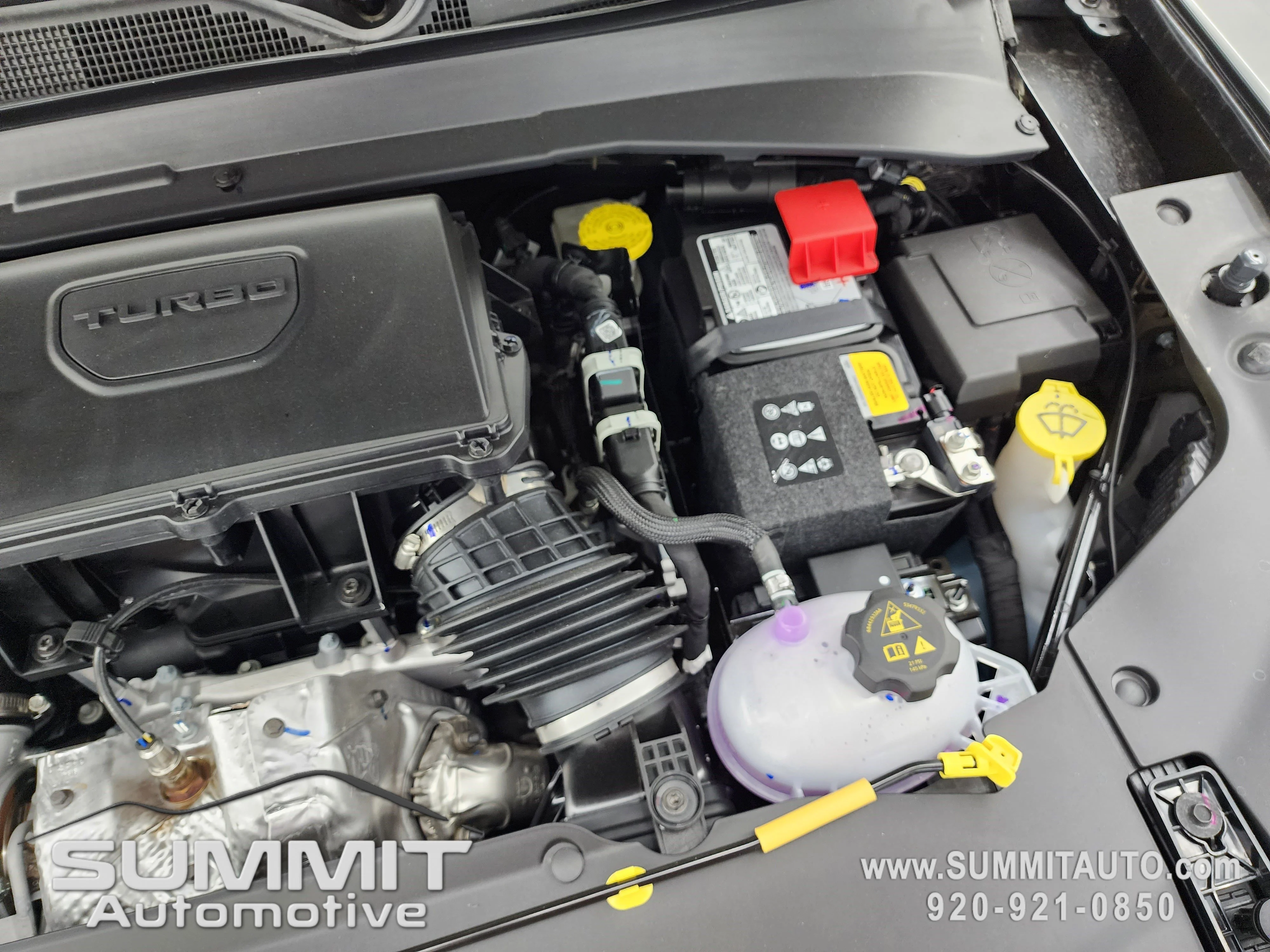 New 2026 Diamond Black Crystal Pearlcoat Jeep Latitude image 19