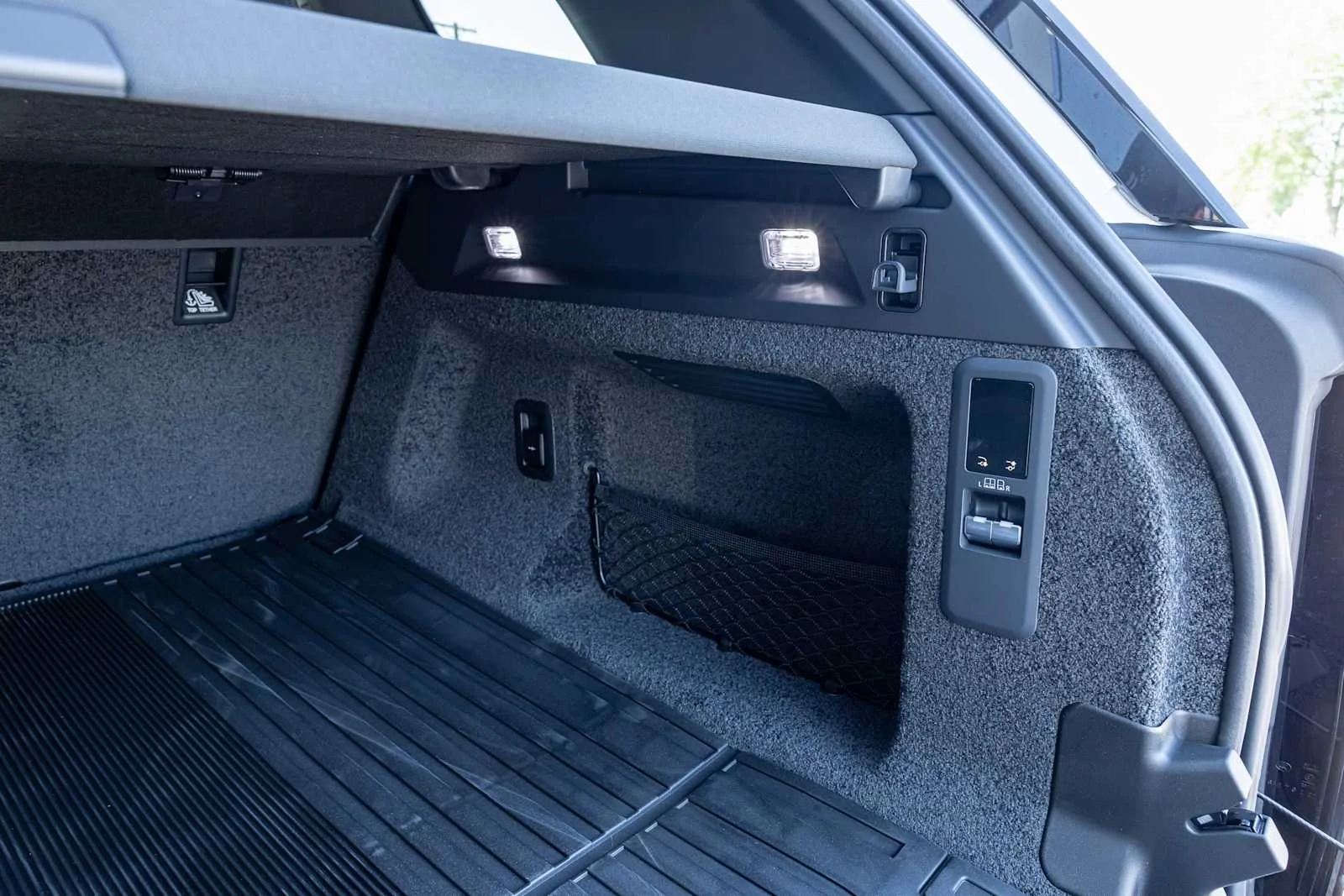 New 2026 Fuji White Land Rover SE image 33