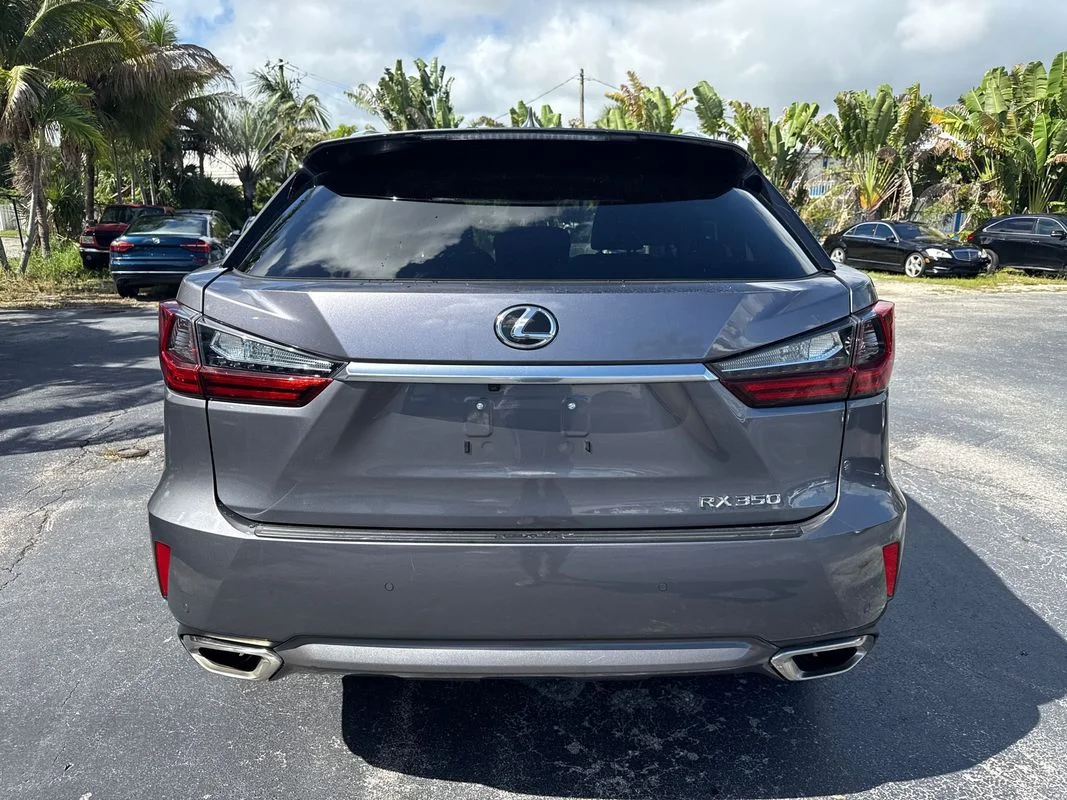 Used 2017  Lexus  image 4