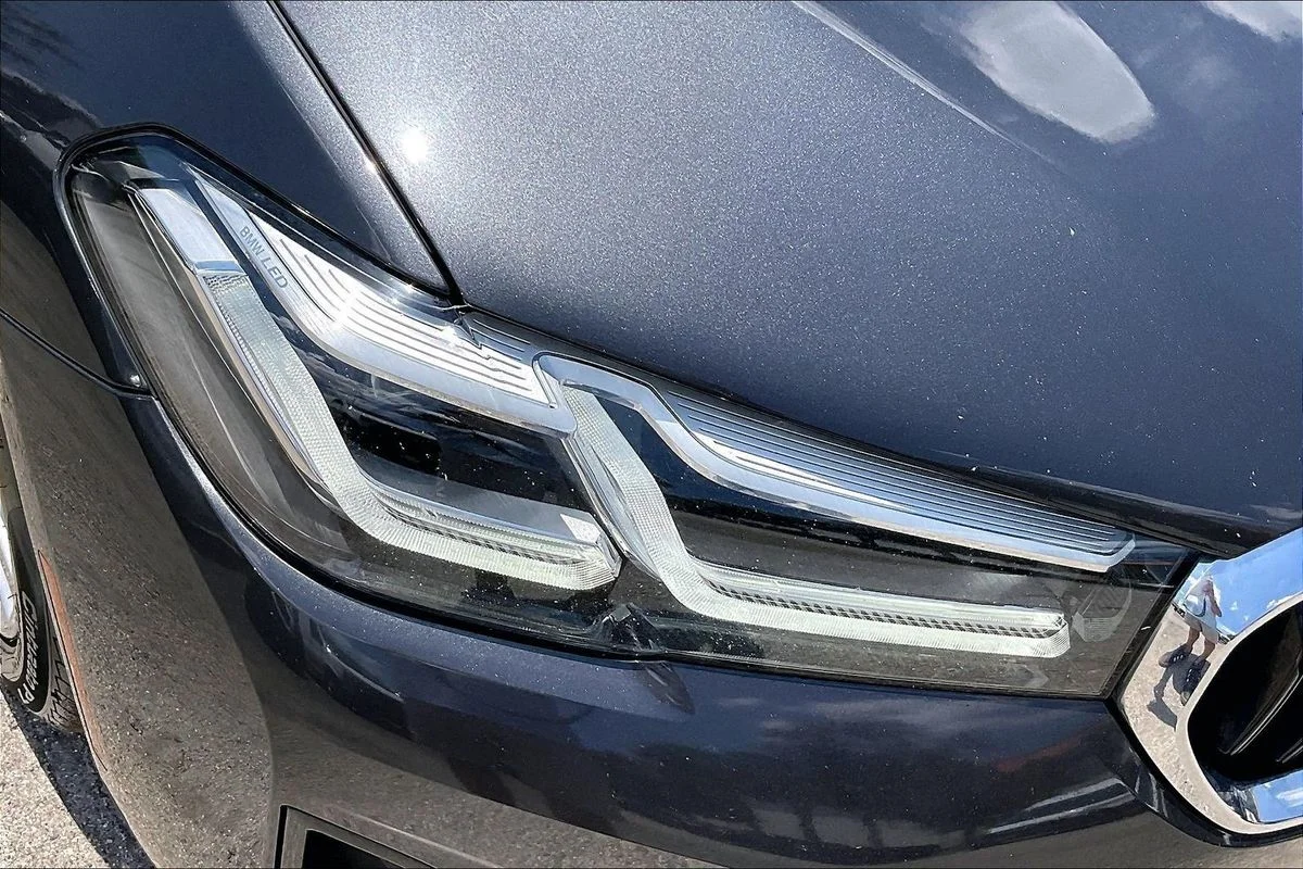 Used 2022  BMW i xDrive image 34