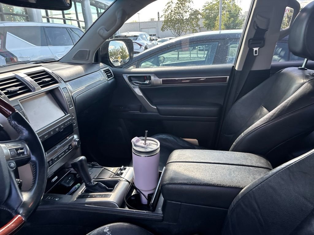Used 2014 Black Lexus 460 image 23