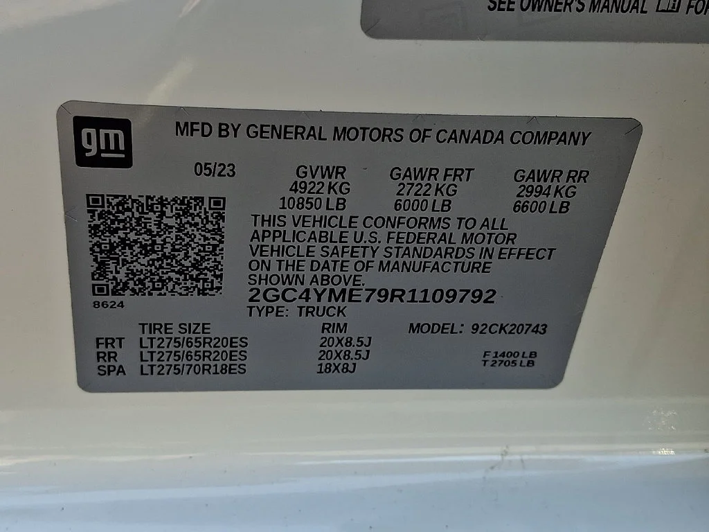 Used 2024 White Chevrolet Custom image 28