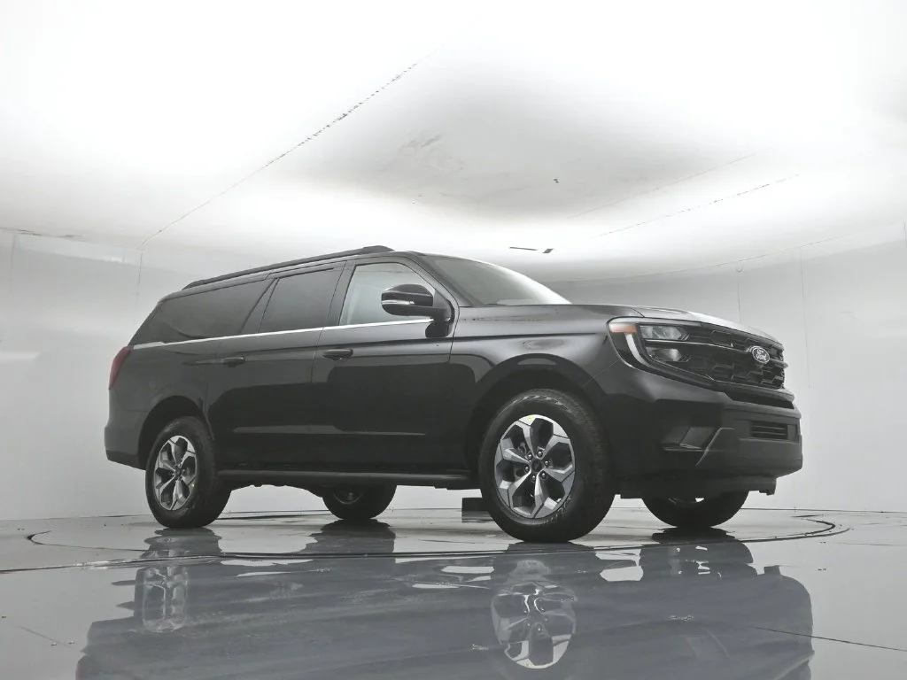 New 2027 Agate Black Metallic Ford Active image 3