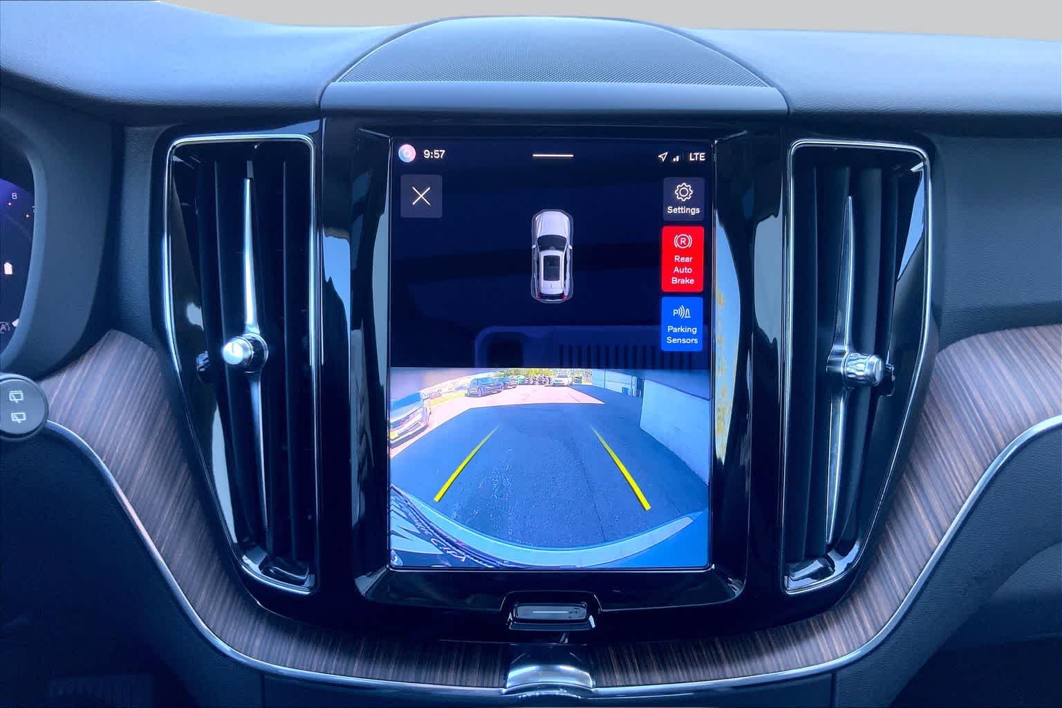 Used 2022 Platinum Grey Metallic Volvo Momentum image 29