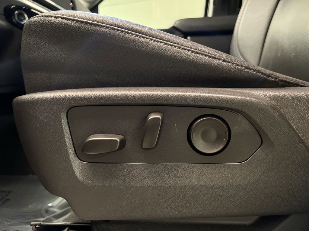 2025 GMC Sierra 1500 SLT - Photo 12