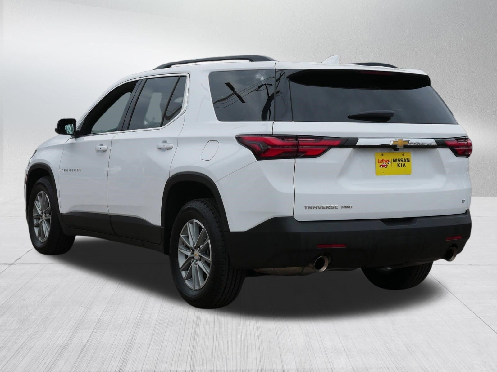 Used 2023 Summit White Chevrolet LT Cloth image 5