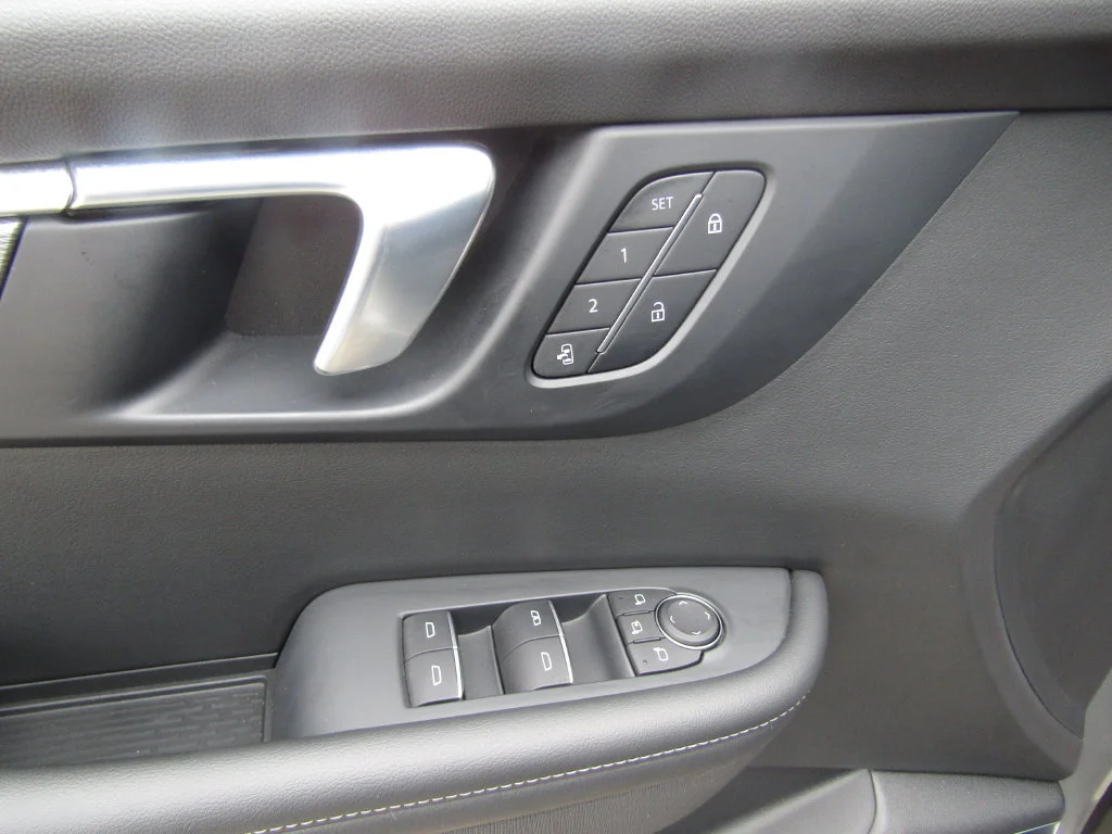 Used 2025 Moonstone Gray Metallic Buick Sport Touring image 28