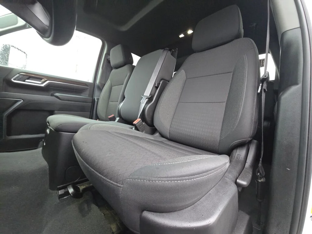 Used 2024 Summit White Chevrolet LT image 18