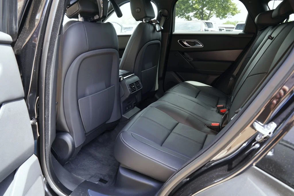 New 2026 Santorini Black Land Rover Belgravia Edition image 32