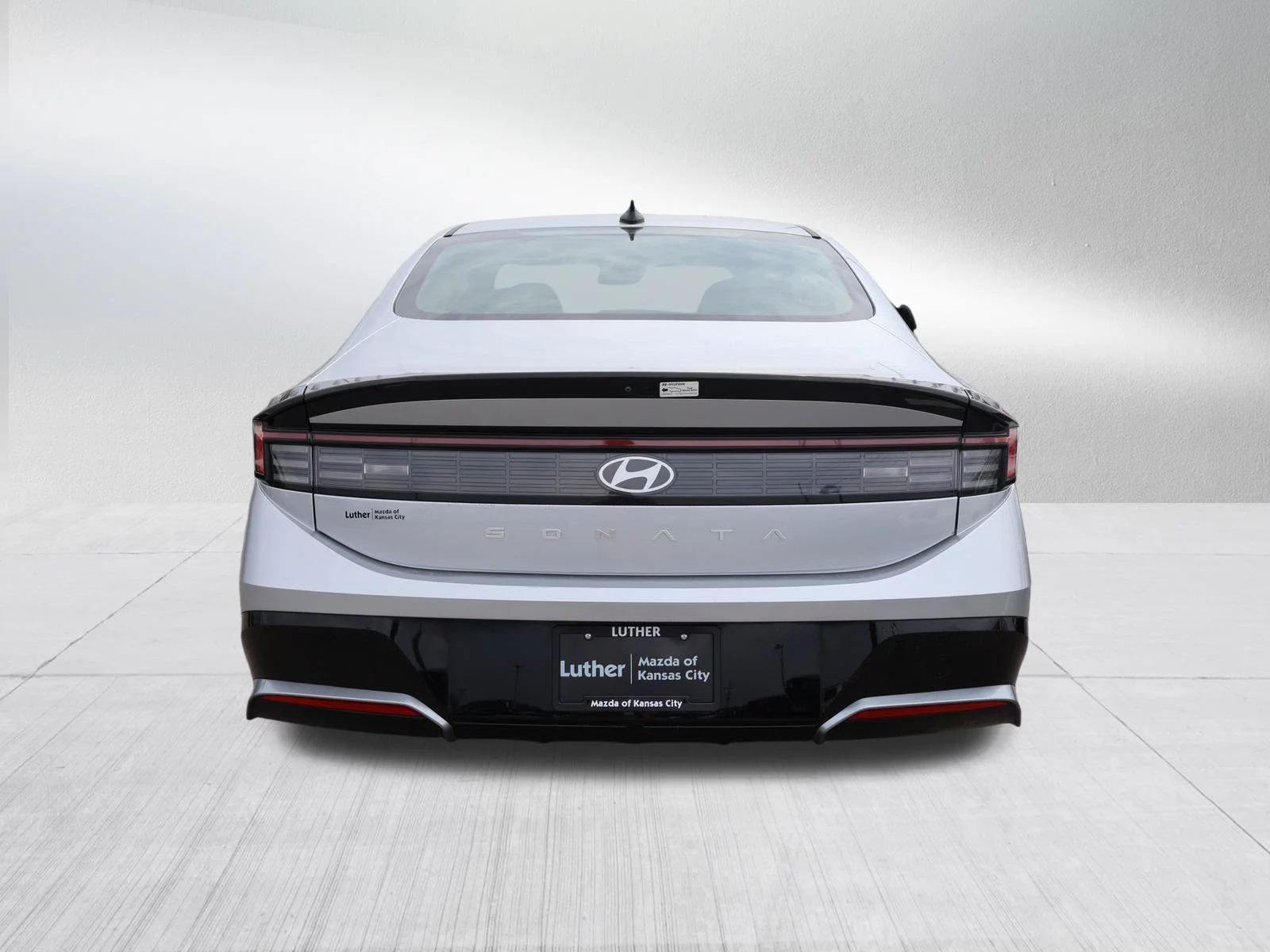 Used 2025 Aero Silver Hyundai SEL image 6