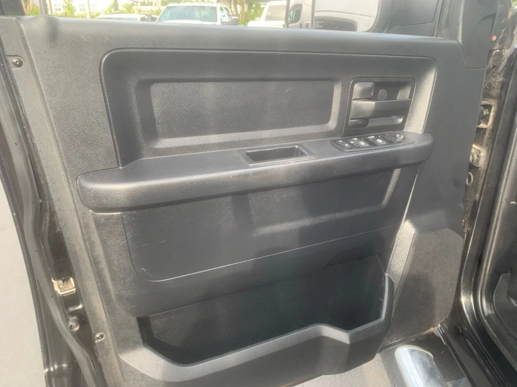 Used 2015 Brilliant Black Crystal Pearlcoat Ram Express image 8