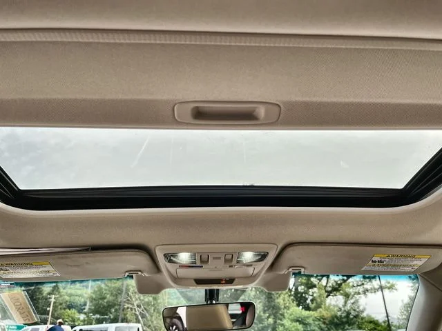 Used 2019 White Subaru 2.5i image 18
