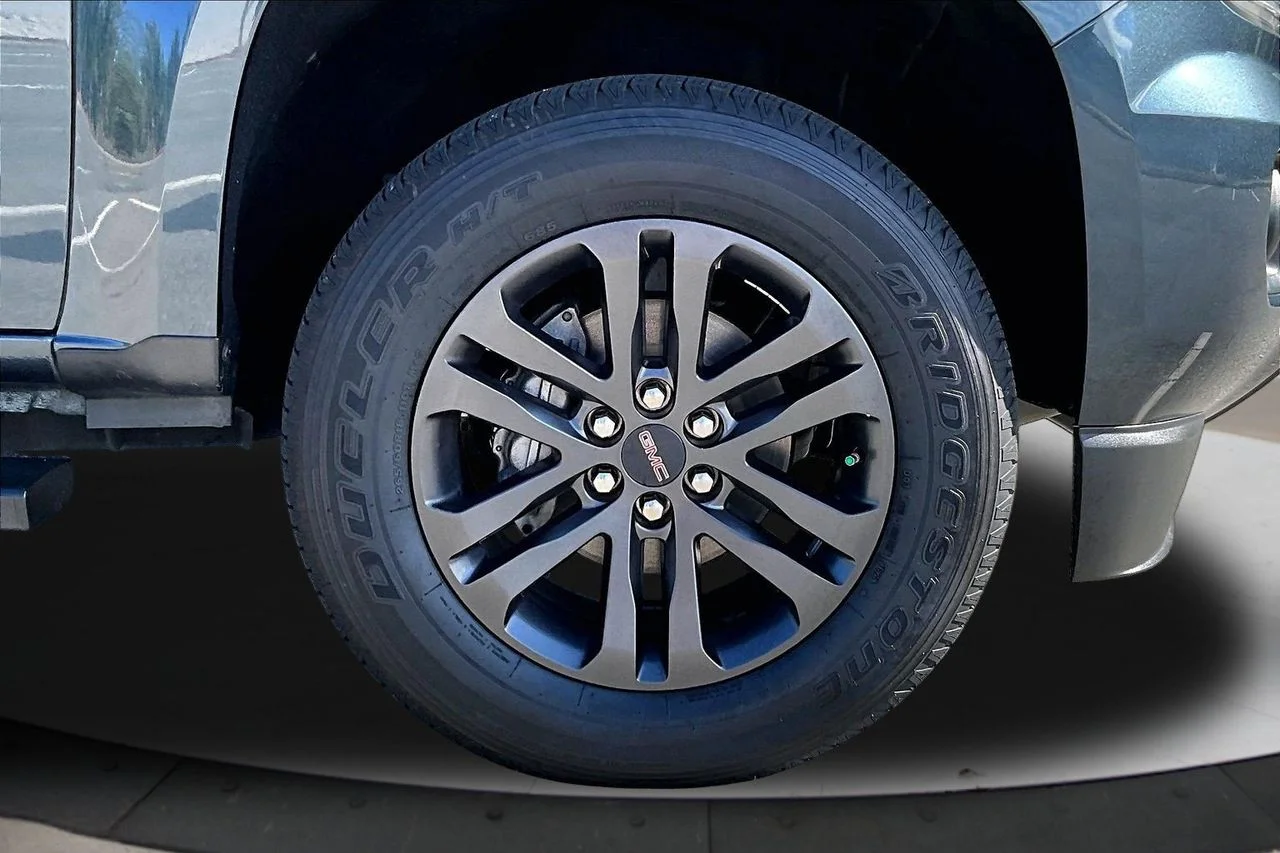Used 2020 Blue GMC SLE1 image 31