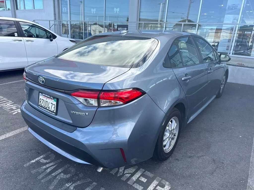 Used 2022  Toyota LE image 7