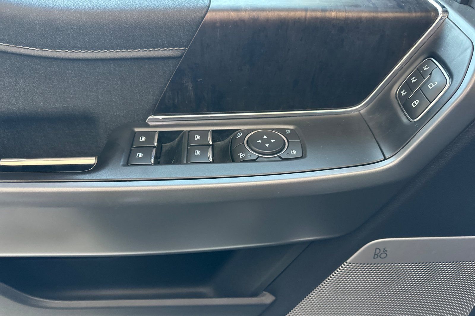 Used 2022 Blue Ford Lariat image 10