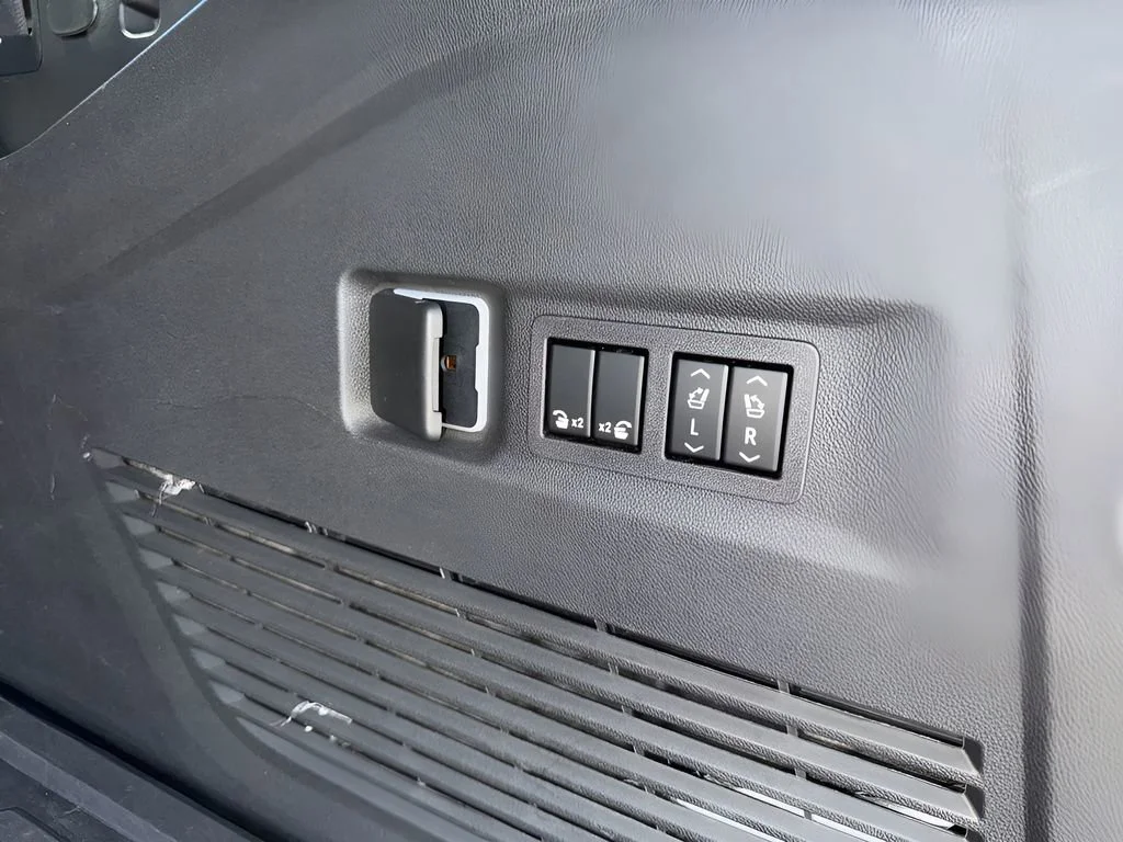 Used 2024 Black Chevrolet High Country image 18