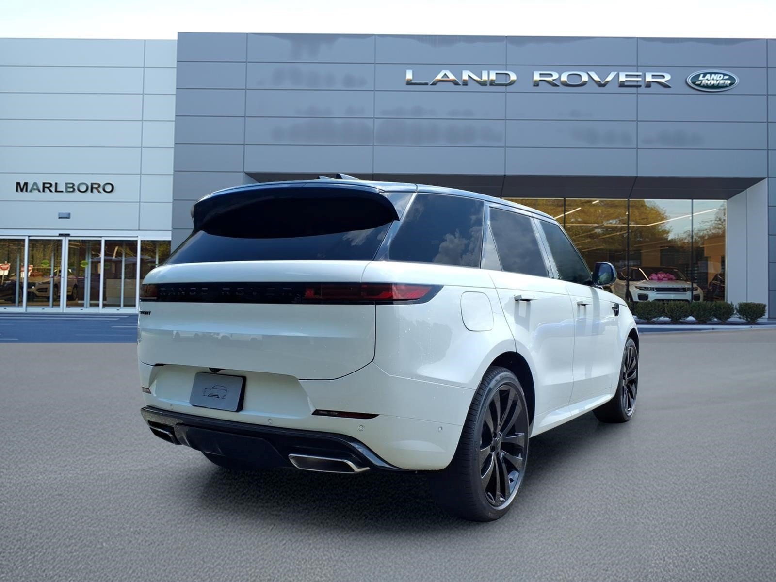 New 2026 Fuji White LAND ROVER Dynamic SE image 2