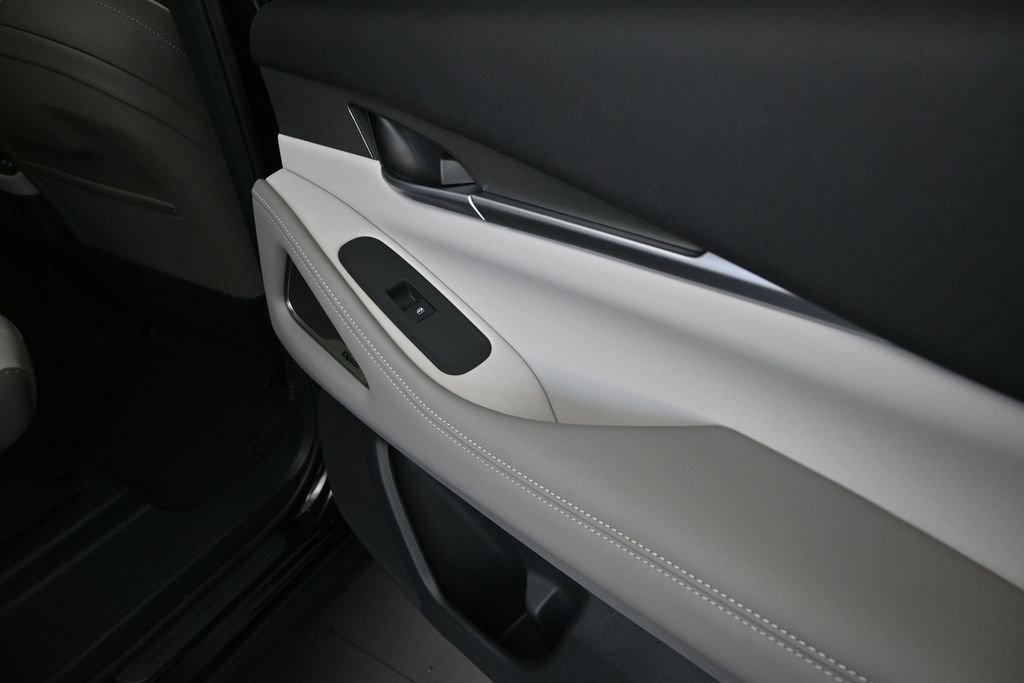 New 2027 MINERAL BLACK INFINITI Luxe FWD image 22