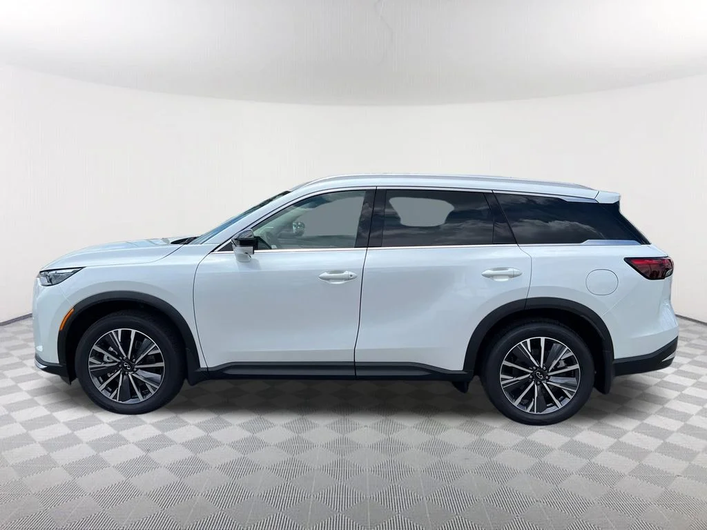 New 2027 RADIANT WHITE INFINITI Luxe FWD image 8