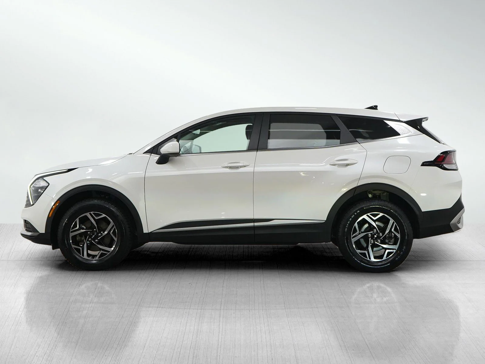 Used 2023 Kia Sportage LX with VIN KNDPUCAF5P7190404 for sale in Wayzata, Minnesota
