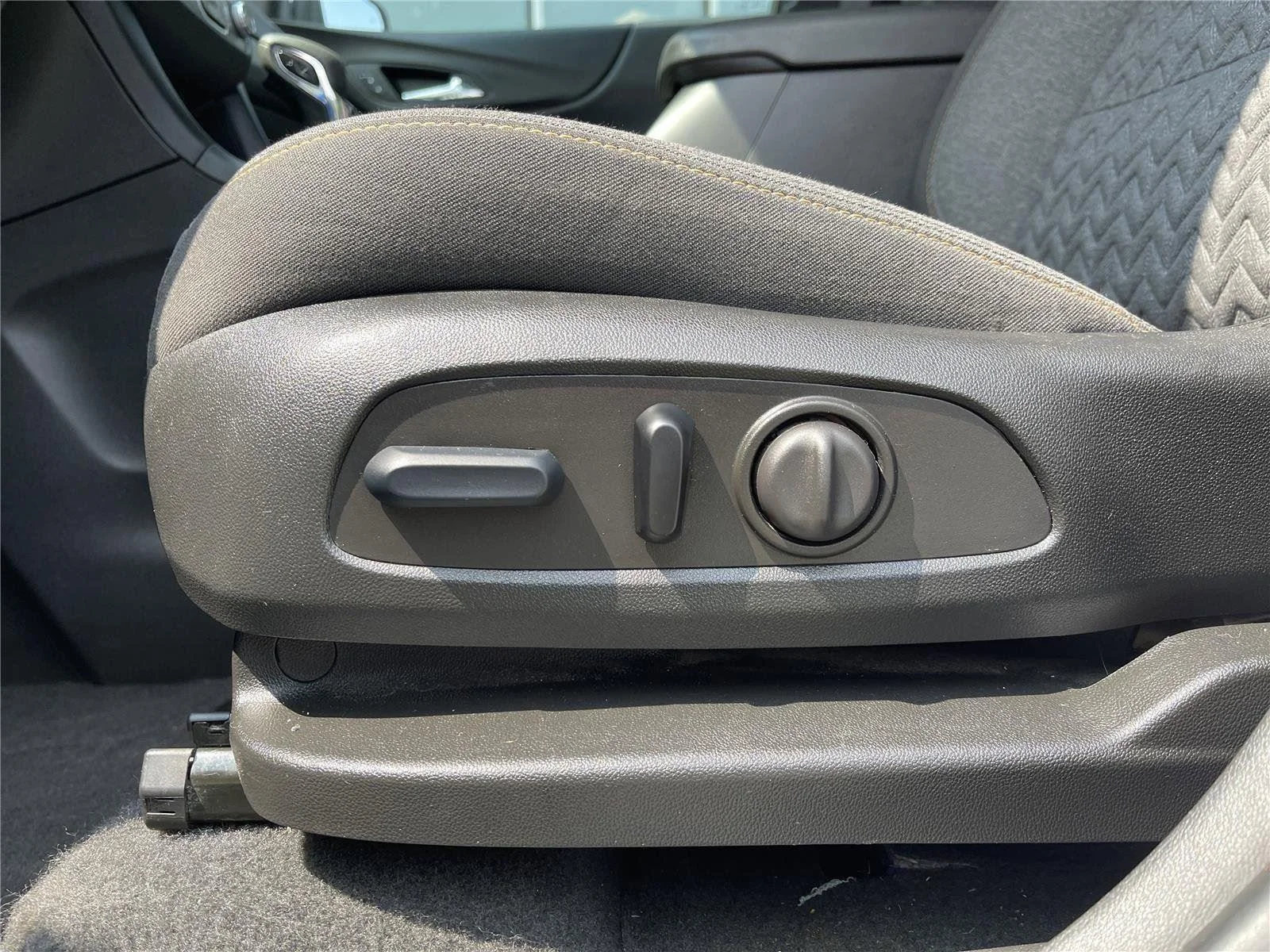 Used 2023 Summit White Chevrolet LT image 15