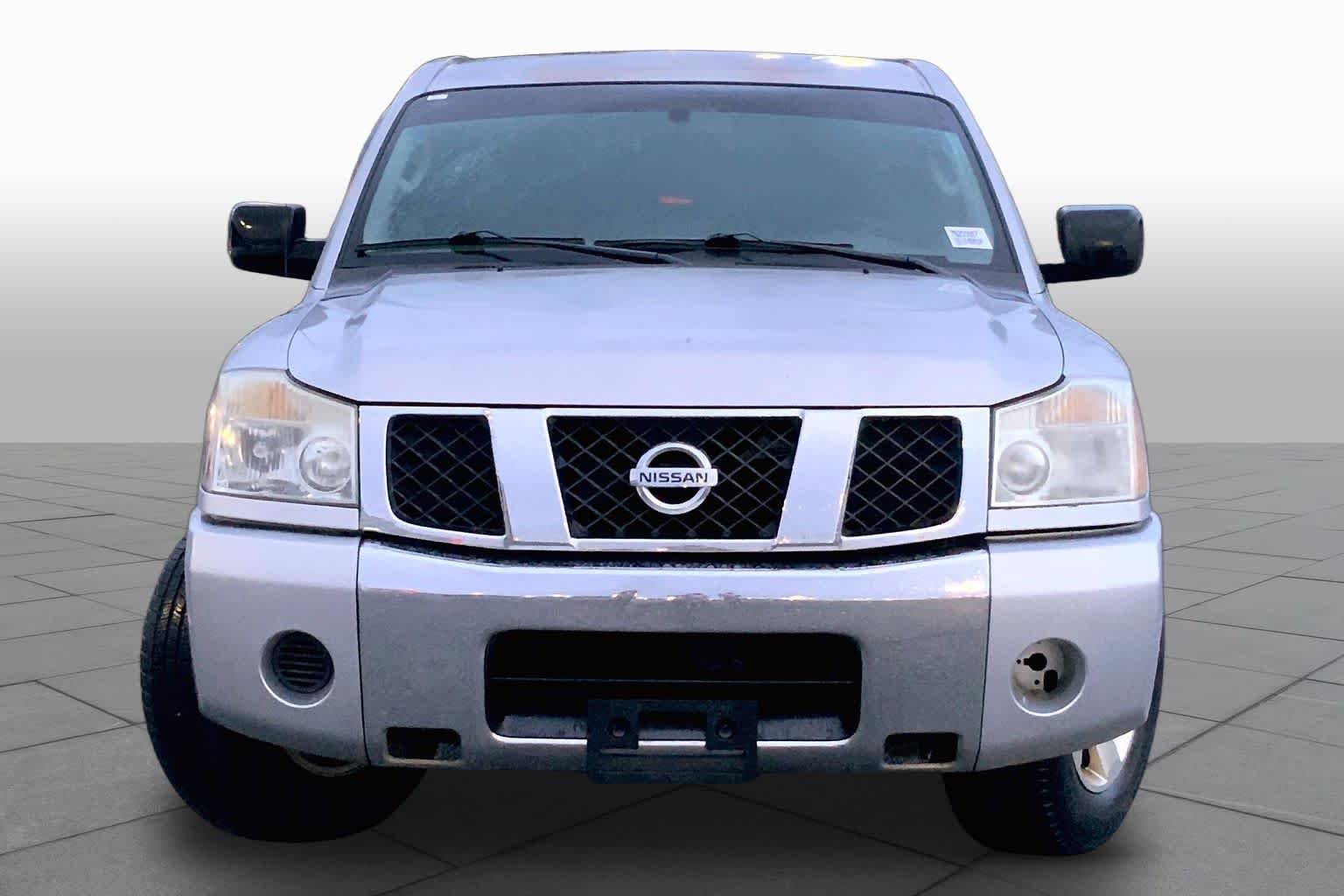Used 2007 Radiant Silver Nissan SE image 3