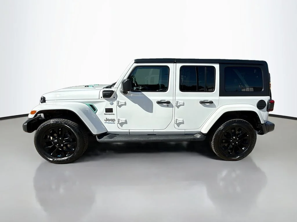 Used 2022 Bright White Clearcoat Jeep Unlimited Sahara image 4