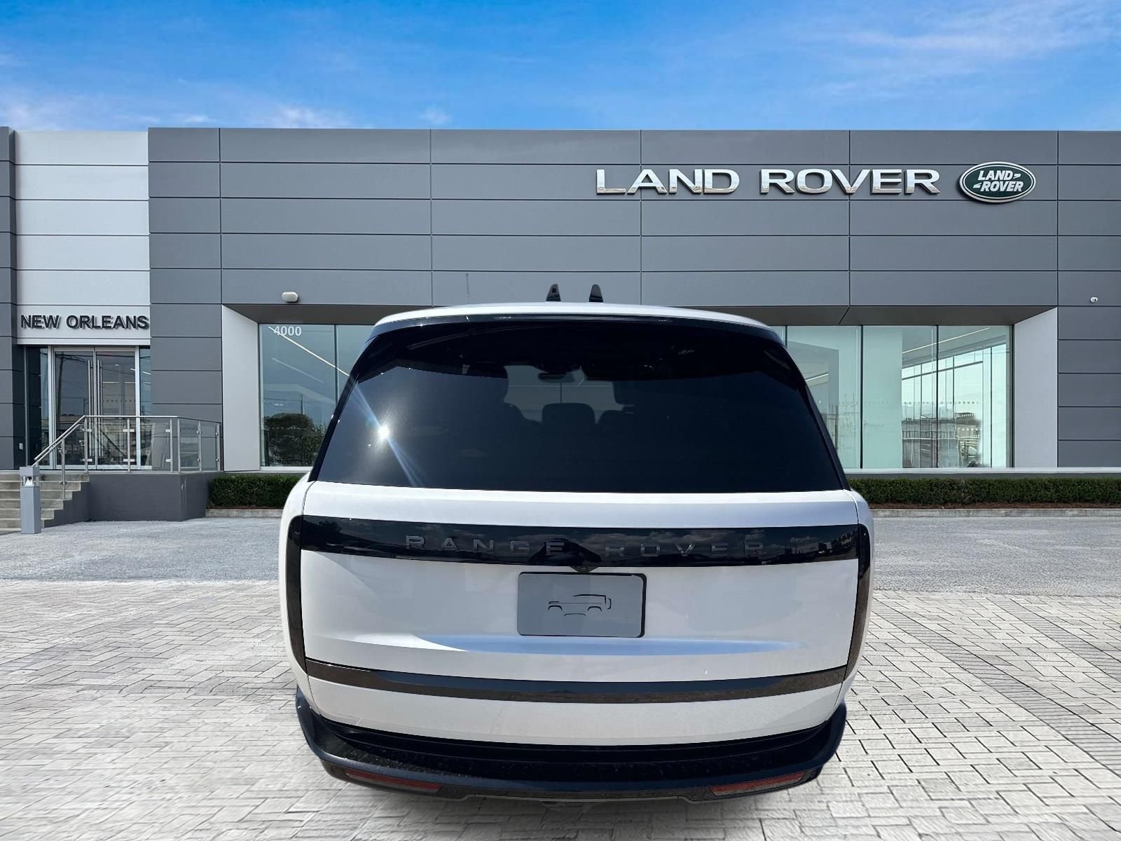 New 2026 Ostuni Pearl White Land Rover SE image 6