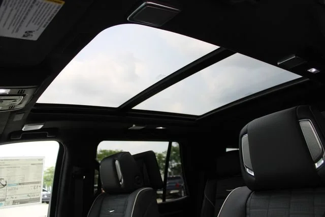 2026 Cadillac Escalade V-Series - Photo 8
