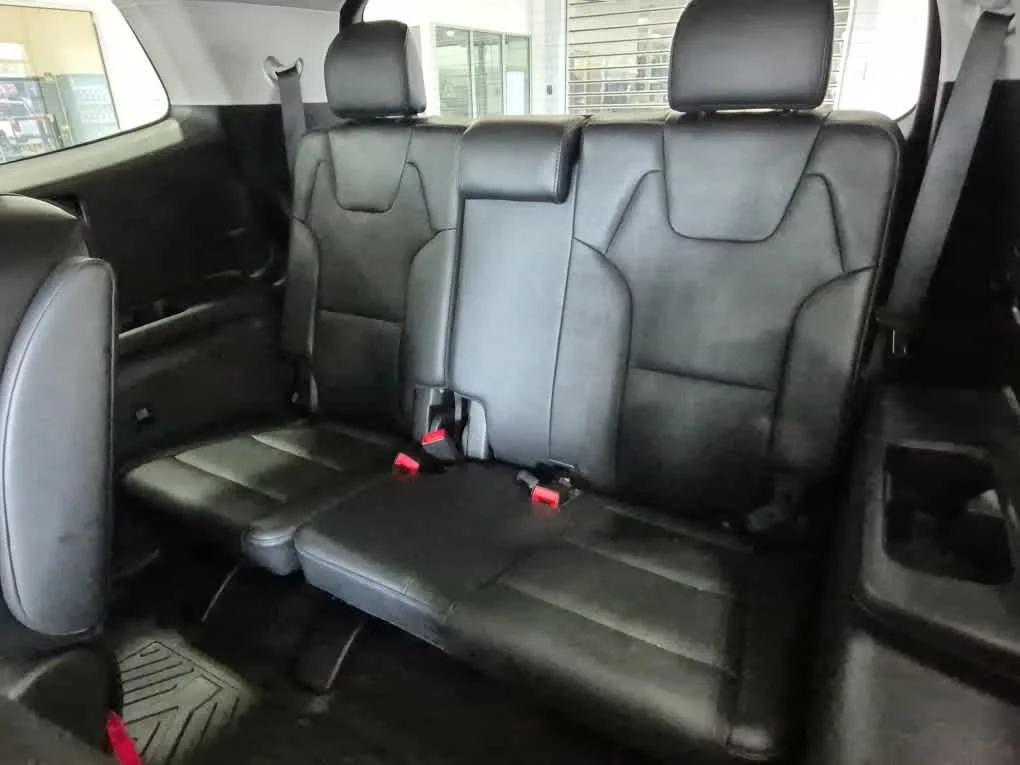 Used 2024 Dark Moss Kia S image 7