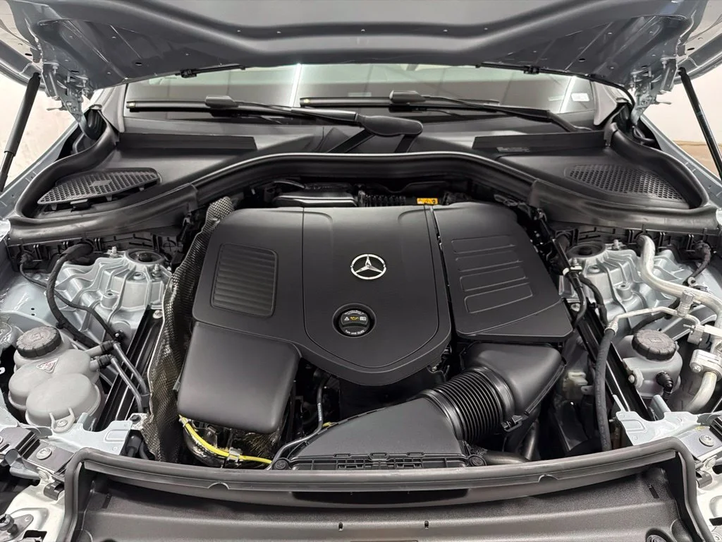 New 2027 Silver Mercedes-Benz GLC 300 image 31