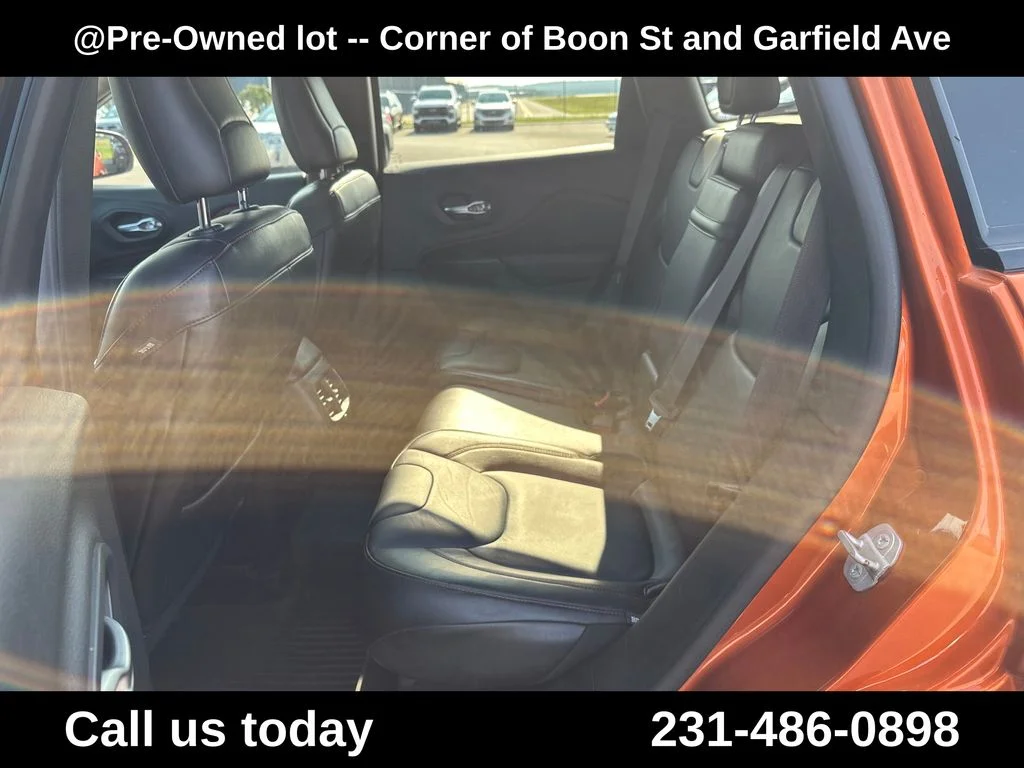 Used 2015 Orange Jeep Trailhawk image 27