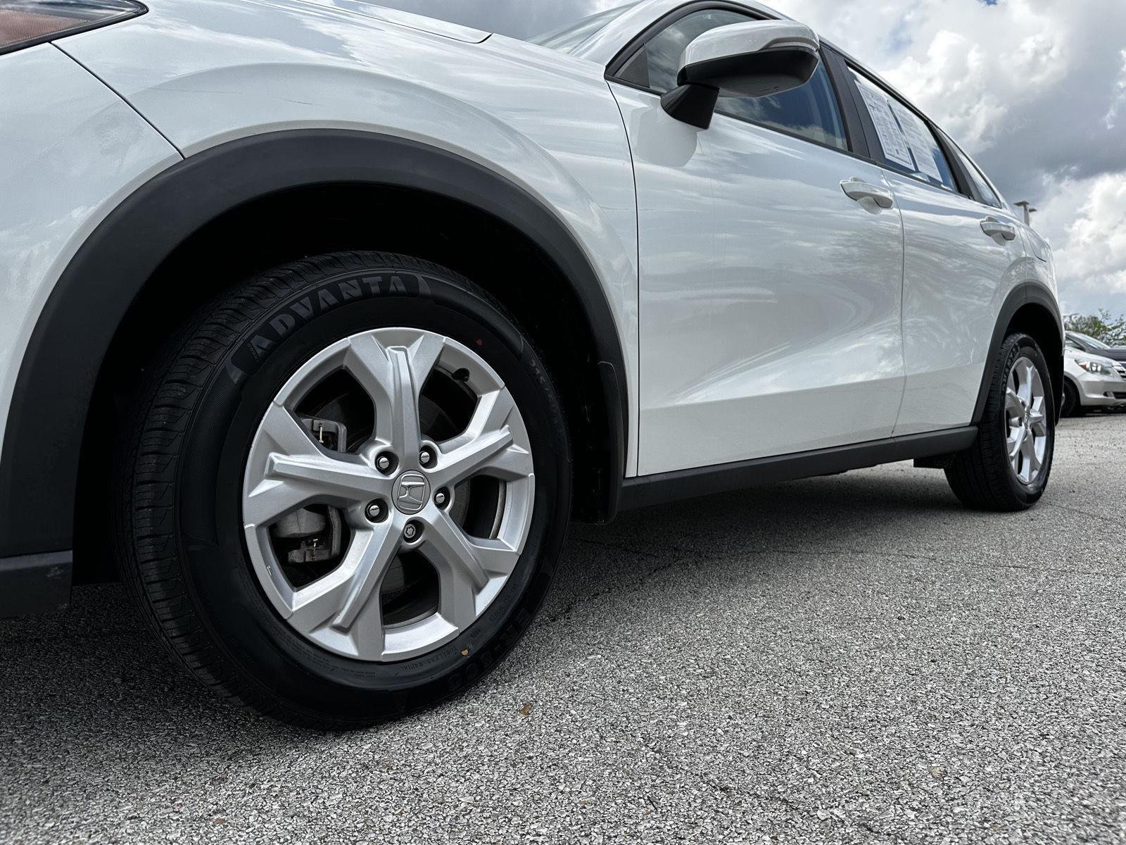 Used 2023 Platinum White Pearl Honda LX image 6