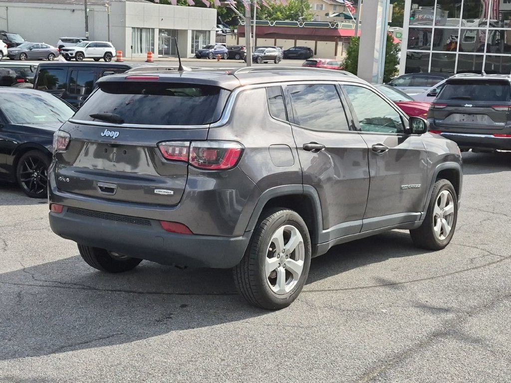 Used 2019 Gray Jeep Latitude image 5