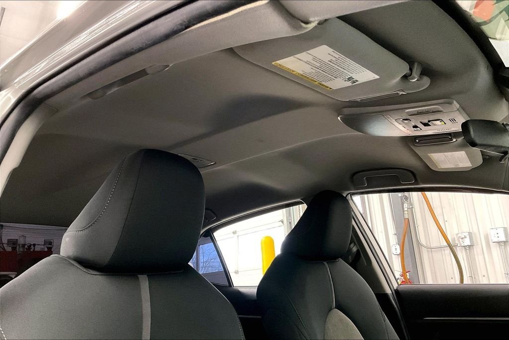 Used 2022 White Toyota LE image 26