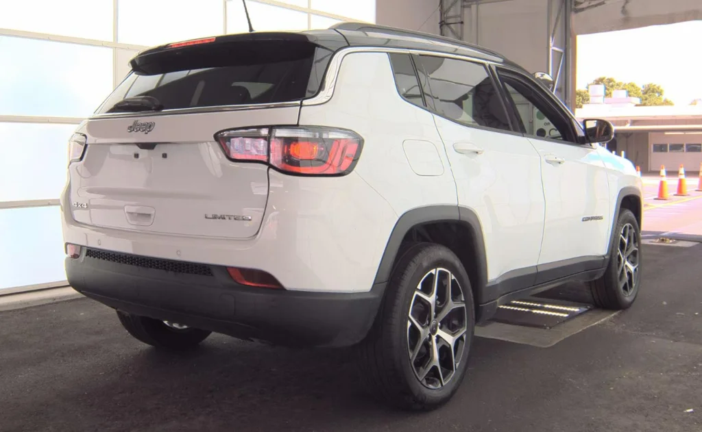 Used 2025 White Jeep Limited image 4